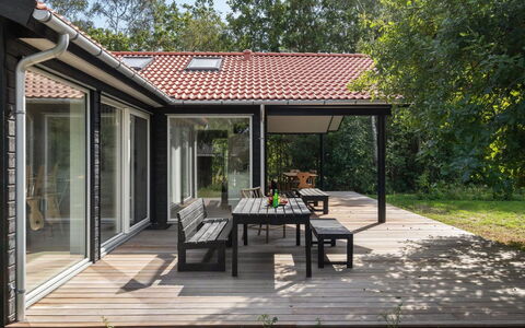 Efka - 175M from the Sea: Appartement, Ombre, Balcon, Chaise, Clôture, Mobilier De Jardin, Aluminium, Gazon Artificiel