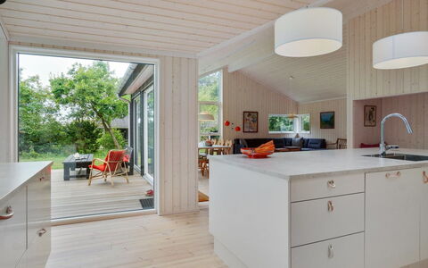 Efka - 175M from the Sea: Bois, Sol, Sol, Design Intérieur, Comptoir, Plafond, Parquet, Domicile, Meubles, Cuisine