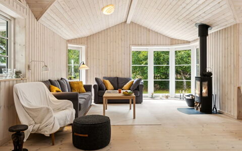Grethe - 750M from the Sea: Bois, Design Intérieur, Sol, Domicile, Sol, Parquet, Meubles, Plafond, Salon, Dur