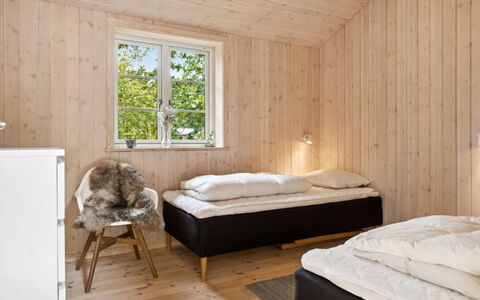 Grethe - 750M from the Sea: Bois, Chambre, Design Intérieur, Lit, Domicile, Meubles, Literie, Sol, Drap De Lit, Plafond