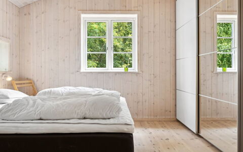 Grethe - 750M from the Sea: Bois, Sol, Sol, Design Intérieur, Chambre, Plafond, Pièce, Parquet, Lit, Planche