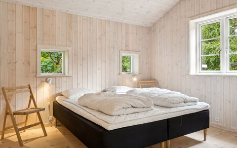 Grethe - 750M from the Sea: Bois, Sol, Chambre, Sol, Design Intérieur, Plafond, Lit, Parquet, Literie, Drap De Lit