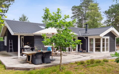 Grethe - 1Km from the Sea: Meubles, Design Intérieur, Sol, Bois, Sol, Plafond, Parquet, Chaise, Table, Éclairage