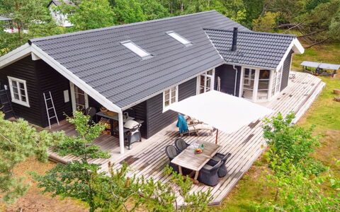 Grethe - 1Km from the Sea: Meubles, Design Intérieur, Sol, Bois, Sol, Plafond, Parquet, Chaise, Table, Éclairage