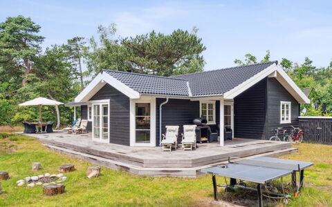 Grethe - 1Km from the Sea: Meubles, Design Intérieur, Sol, Bois, Sol, Plafond, Parquet, Chaise, Table, Éclairage
