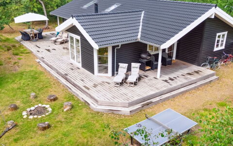 Grethe - 1Km from the Sea: Meubles, Design Intérieur, Sol, Bois, Sol, Plafond, Parquet, Chaise, Table, Éclairage