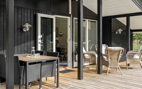 Liselotte - 275M from the Sea: Meubles, Design Intérieur, Sol, Bois, Sol, Plafond, Parquet, Chaise, Table, Éclairage