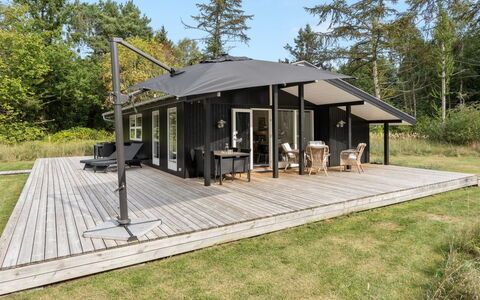 Liselotte - 275M from the Sea: Meubles, Design Intérieur, Sol, Bois, Sol, Plafond, Parquet, Chaise, Table, Éclairage