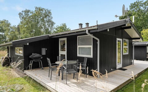 Liselotte - 275M from the Sea: Meubles, Design Intérieur, Sol, Bois, Sol, Plafond, Parquet, Chaise, Table, Éclairage