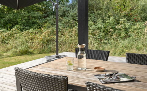 Liselotte - 275M from the Sea: Meubles, Design Intérieur, Sol, Bois, Sol, Plafond, Parquet, Chaise, Table, Éclairage