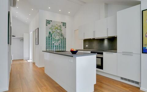 Rikkie - 150M to the Fjord: Sol, Design Intérieur, Sol, Parquet, Bois, Plafond, Meubles, Cuisine, Comptoir, Appareil De Cuisine