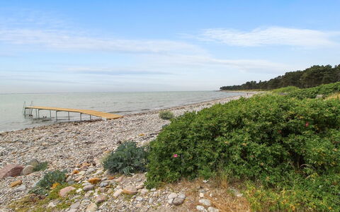 Rik - 350M from the Sea: Piscine, Ville Resort