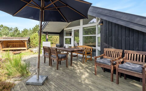Lisbeth - 400M from the Sea: Toit, Maison, Domicile, Chalet, Siding, Biens, Allée, Batiments Jardin, Cour, Cabanon