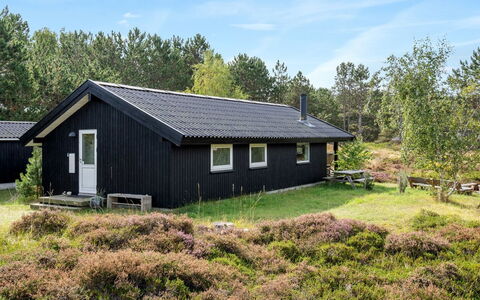 Lisbeth - 400M from the Sea: Toit, Maison, Domicile, Chalet, Siding, Biens, Allée, Batiments Jardin, Cour, Cabanon