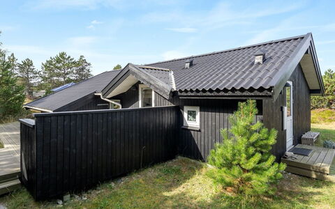 Lisbeth - 400M from the Sea: Toit, Maison, Domicile, Chalet, Siding, Biens, Allée, Batiments Jardin, Cour, Cabanon