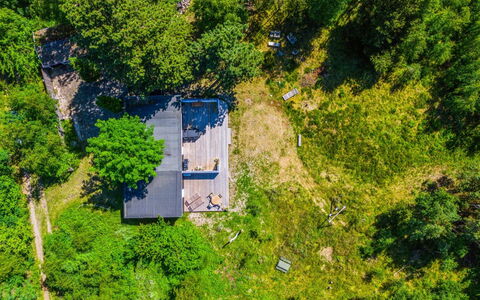 Claudine - 300M from the Sea: Toit, Maison, Domicile, Chalet, Siding, Biens, Allée, Batiments Jardin, Cour, Cabanon