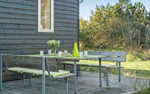 Helin - 100M from the Sea: Bois, Tache De Bois, Planche, Dur, Chalet, Plate-Forme, Siding, Ombre, Parquet, Batiments Jardin