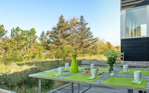Helin - 100M from the Sea: Bois, Tache De Bois, Planche, Dur, Chalet, Plate-Forme, Siding, Ombre, Parquet, Batiments Jardin