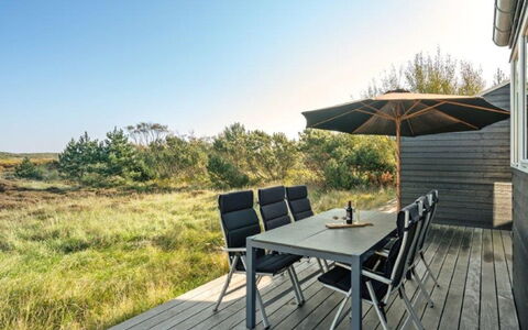 Helin - 100M from the Sea: Bois, Tache De Bois, Planche, Dur, Chalet, Plate-Forme, Siding, Ombre, Parquet, Batiments Jardin