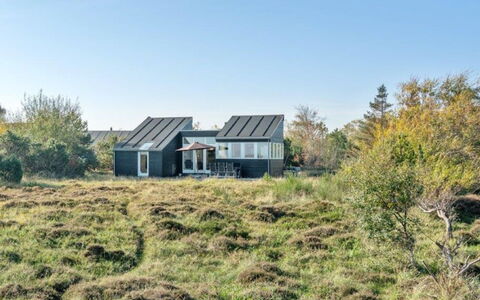 Helin - 100M from the Sea: Bois, Tache De Bois, Planche, Dur, Chalet, Plate-Forme, Siding, Ombre, Parquet, Batiments Jardin