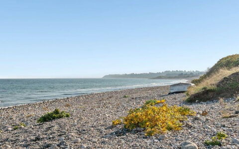 Helin - 100M from the Sea: Bois, Tache De Bois, Planche, Dur, Chalet, Plate-Forme, Siding, Ombre, Parquet, Batiments Jardin