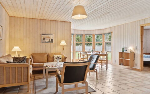 Linda - 600M from the Sea: Piscine, Ville Resort