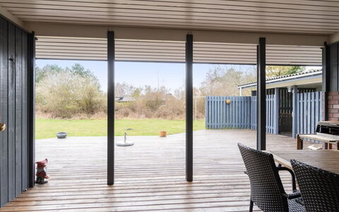 Linda - 600M from the Sea: Piscine, Ville Resort