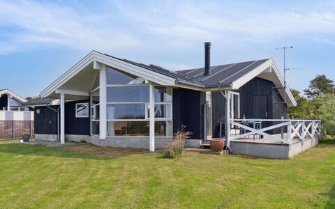 Ewa - 75M from the Sea: Toit, Maison, Domicile, Chalet, Siding, Biens, Allée, Batiments Jardin, Cour, Cabanon