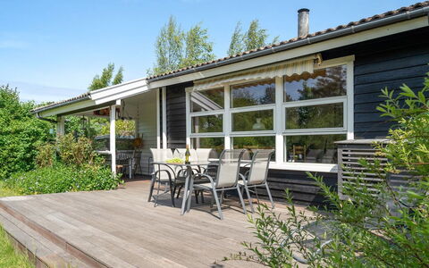 Gærmund - 350M from the Sea: Toit, Maison, Lot Terre, Domicile, Chalet, Biens, Batiments Jardin, Ombre, Cabane En Rondins, Aménagement Paysager