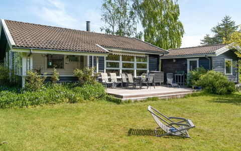 Gærmund - 350M from the Sea: Toit, Maison, Lot Terre, Domicile, Chalet, Biens, Batiments Jardin, Ombre, Cabane En Rondins, Aménagement Paysager