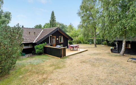 Ija - 200M from the Sea: Maison, Domicile, Toit, Chalet, Biens, Aménagement Paysager, Batiments Jardin, Siding, Ferme