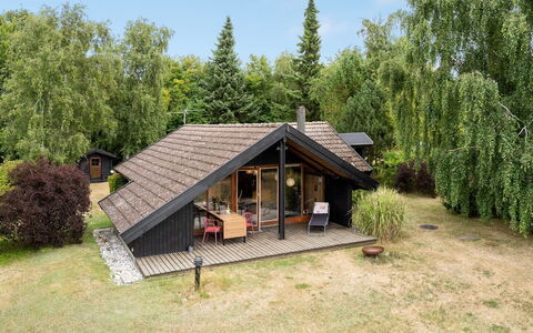 Ija - 200M from the Sea: Toit, Maison, Lot Terre, Domicile, Chalet, Biens, Batiments Jardin, Ombre, Cabane En Rondins, Aménagement Paysager