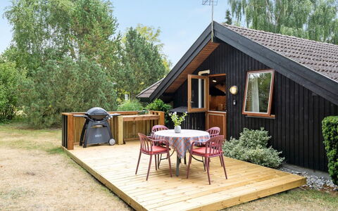 Ija - 200M from the Sea: Toit, Maison, Lot Terre, Domicile, Chalet, Biens, Batiments Jardin, Ombre, Cabane En Rondins, Aménagement Paysager
