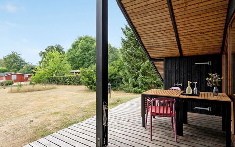Ija - 200M from the Sea: Toit, Maison, Lot Terre, Domicile, Chalet, Biens, Batiments Jardin, Ombre, Cabane En Rondins, Aménagement Paysager