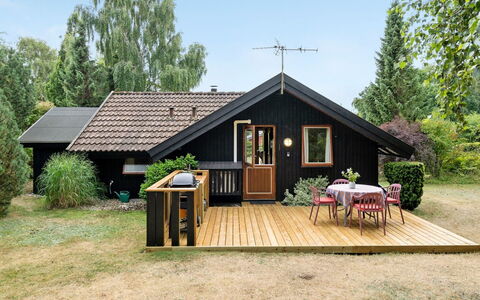 Ija - 200M from the Sea: Toit, Maison, Lot Terre, Domicile, Chalet, Biens, Batiments Jardin, Ombre, Cabane En Rondins, Aménagement Paysager