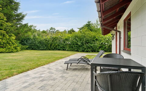 Merita - 1.1Km from the Sea: Domicile, Toit, Maison, Chalet, Biens, Porte, Porche, Siding, Ferme, Ombre