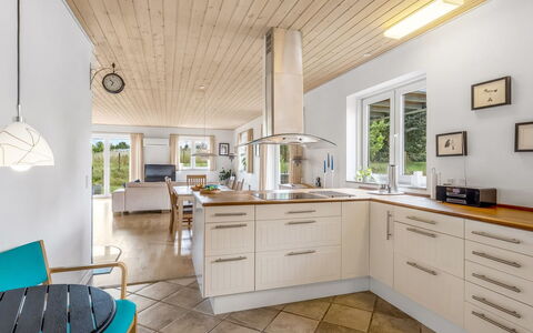 Ettie - 6Km from the Sea: Design Intérieur, Sol, Cuisine, Meubles, Comptoir, Sol, Bois, Plafond, Luminaire, Cabinetry