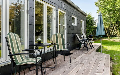 Ilkka - 175M from the Sea: Maison, Domicile, Zone Résidentielle, Toit, Chalet, Lot Terre, Biens, Cour, Jardin, Siding