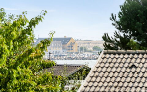Ilkka - 175M from the Sea: Meubles, Design Intérieur, Sol, Bois, Sol, Plafond, Parquet, Chaise, Table, Éclairage