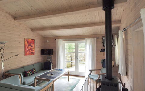 Lilian - 600M from the Sea: Domicile, Toit, Maison, Chalet, Biens, Porte, Porche, Siding, Ferme, Ombre