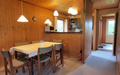 Thing - 200M from the Sea: Toit, Maison, Lot Terre, Domicile, Chalet, Biens, Batiments Jardin, Ombre, Cabane En Rondins, Aménagement Paysager