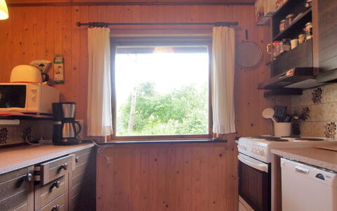 Thing - 200M from the Sea: Toit, Maison, Lot Terre, Domicile, Chalet, Biens, Batiments Jardin, Ombre, Cabane En Rondins, Aménagement Paysager