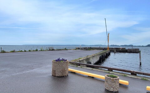 Thing - 200M from the Sea: Toit, Maison, Lot Terre, Domicile, Chalet, Biens, Batiments Jardin, Ombre, Cabane En Rondins, Aménagement Paysager