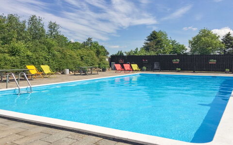 Vojo - 100M from the Sea: Piscine, Loisir, Recours, Composite, Mobilier De Jardin, Ombre, Hôtel, Eco Hôtel, Ville Resort, Centre De Loisirs