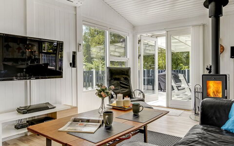Dierf - 550M from the Sea: Bois, Toit, Domicile, Maison, Architecture, Siding, Lot Terre, Chalet, Cabanon, Batiments Jardin