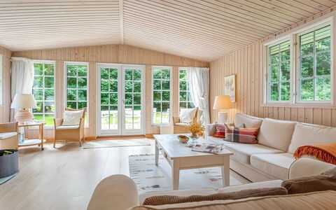 Tineke - 200M from the Sea: Toit, Maison, Domicile, Chalet, Porte, Siding, Plate-Forme, Porche, Planche, Dur
