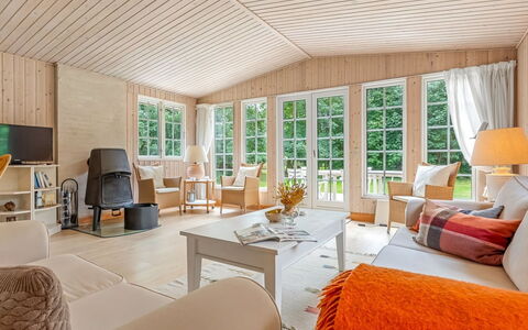 Tineke - 200M from the Sea: Toit, Maison, Domicile, Chalet, Porte, Siding, Plate-Forme, Porche, Planche, Dur