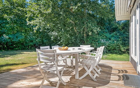 Tineke - 200M from the Sea: Toit, Maison, Domicile, Chalet, Porte, Siding, Plate-Forme, Porche, Planche, Dur