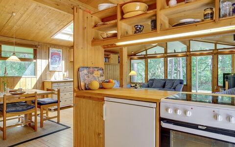 Myrra - 10M from the Sea: Bois, Tache De Bois, Cuisine, Plafond, Dur, Vernis, Cabane En Rondins, Contre-Plaqué, Lumber, Comptoir