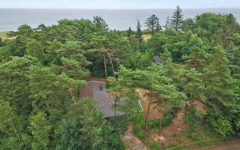 Myrra - 10M from the Sea: Toit, Maison, Domicile, Chalet, Siding, Biens, Allée, Batiments Jardin, Cour, Cabanon
